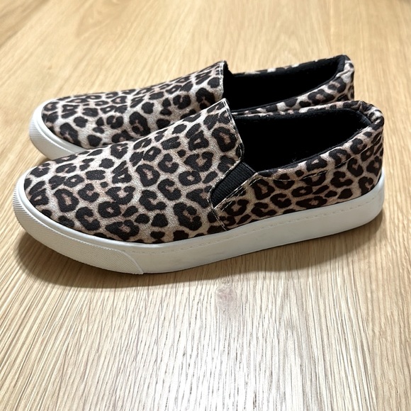 Soda Leopard Print Slip On Cushion Tennis Shoe - Picture 3 of 8